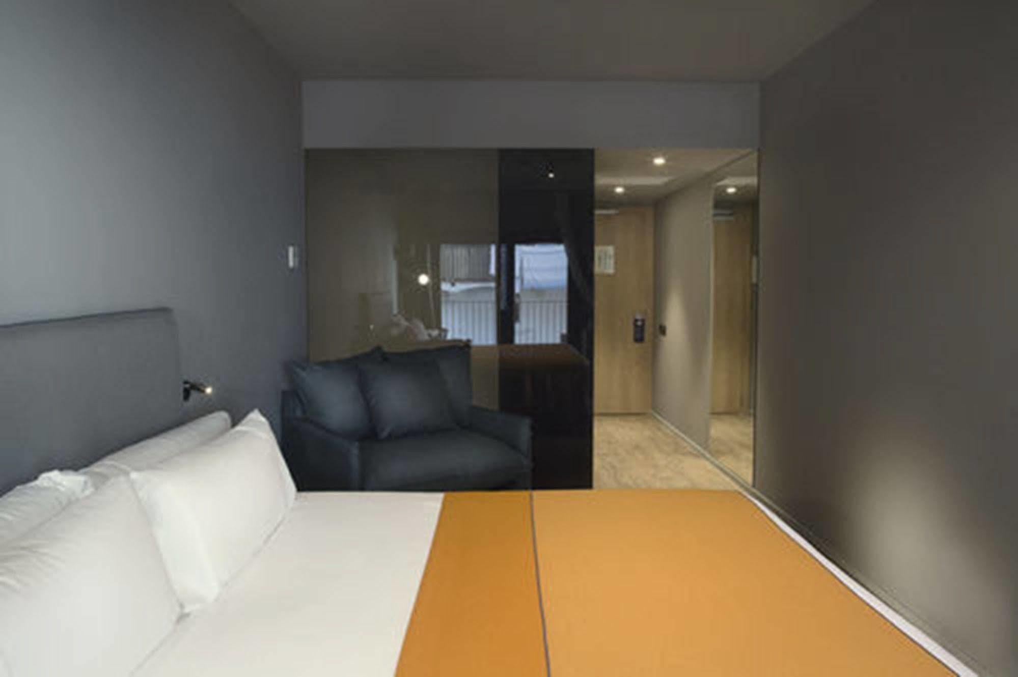 Yurbban Trafalgar Hotel Barcelona Bagian luar foto