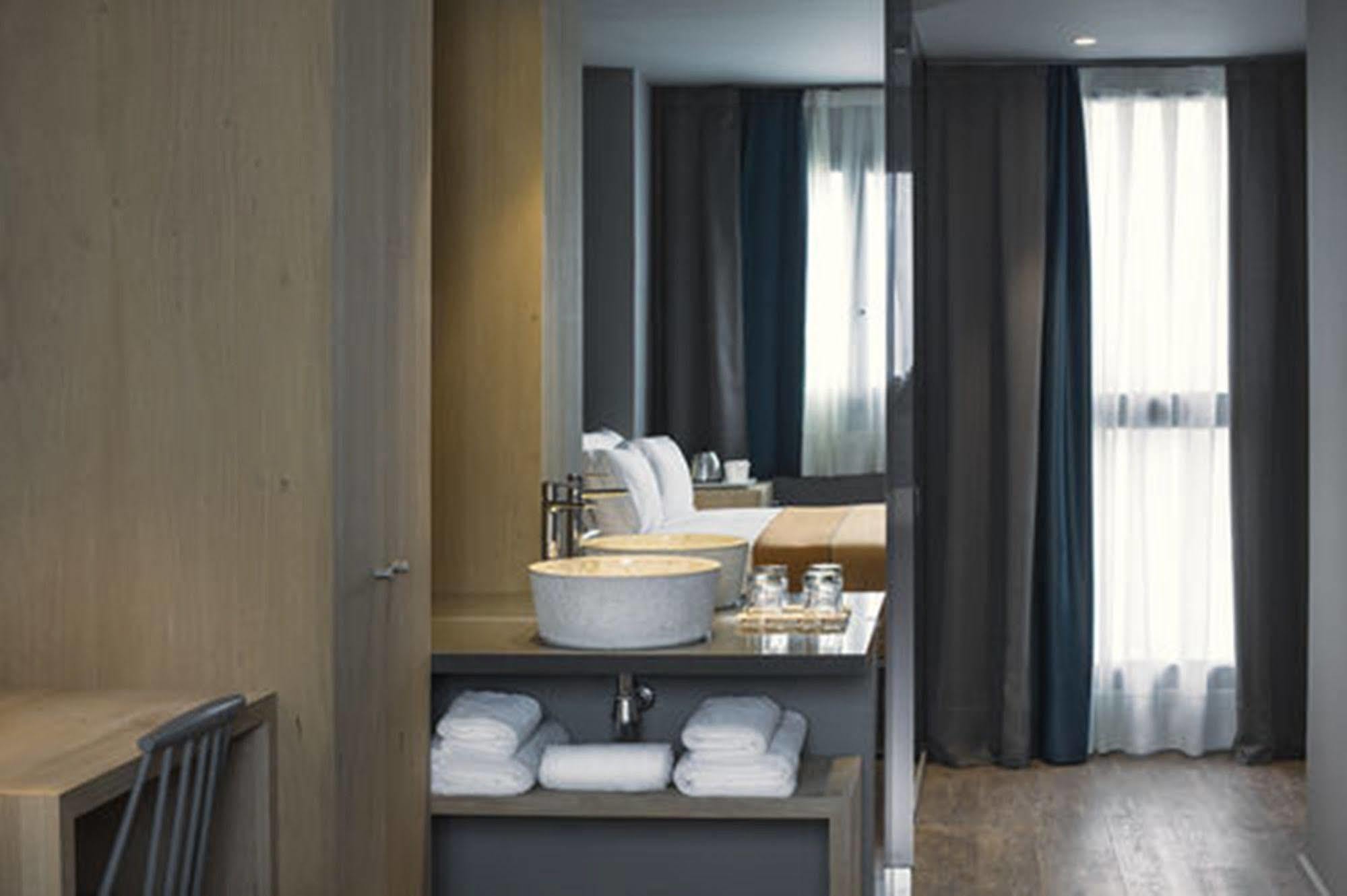 Yurbban Trafalgar Hotel Barcelona Bagian luar foto