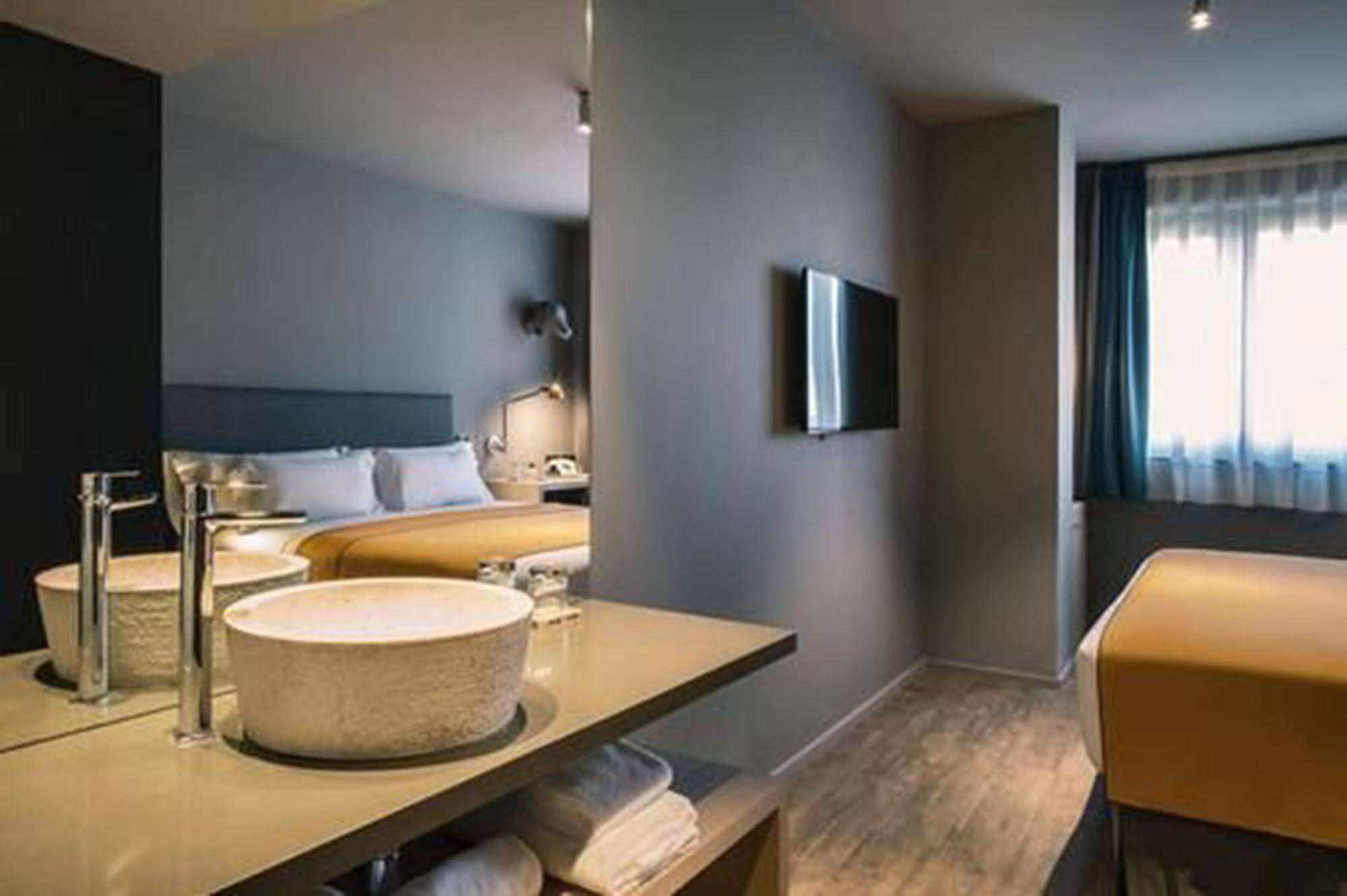 Yurbban Trafalgar Hotel Barcelona Bagian luar foto
