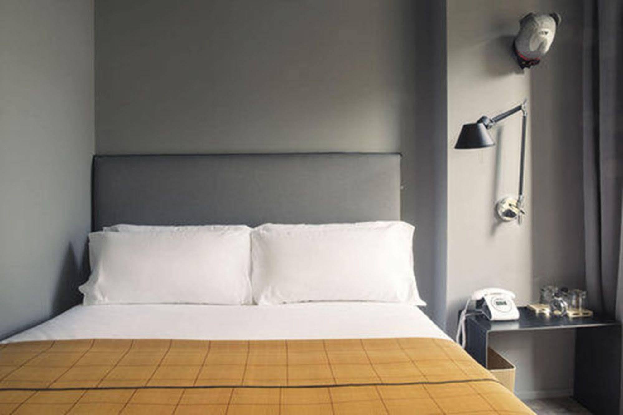 Yurbban Trafalgar Hotel Barcelona Bagian luar foto