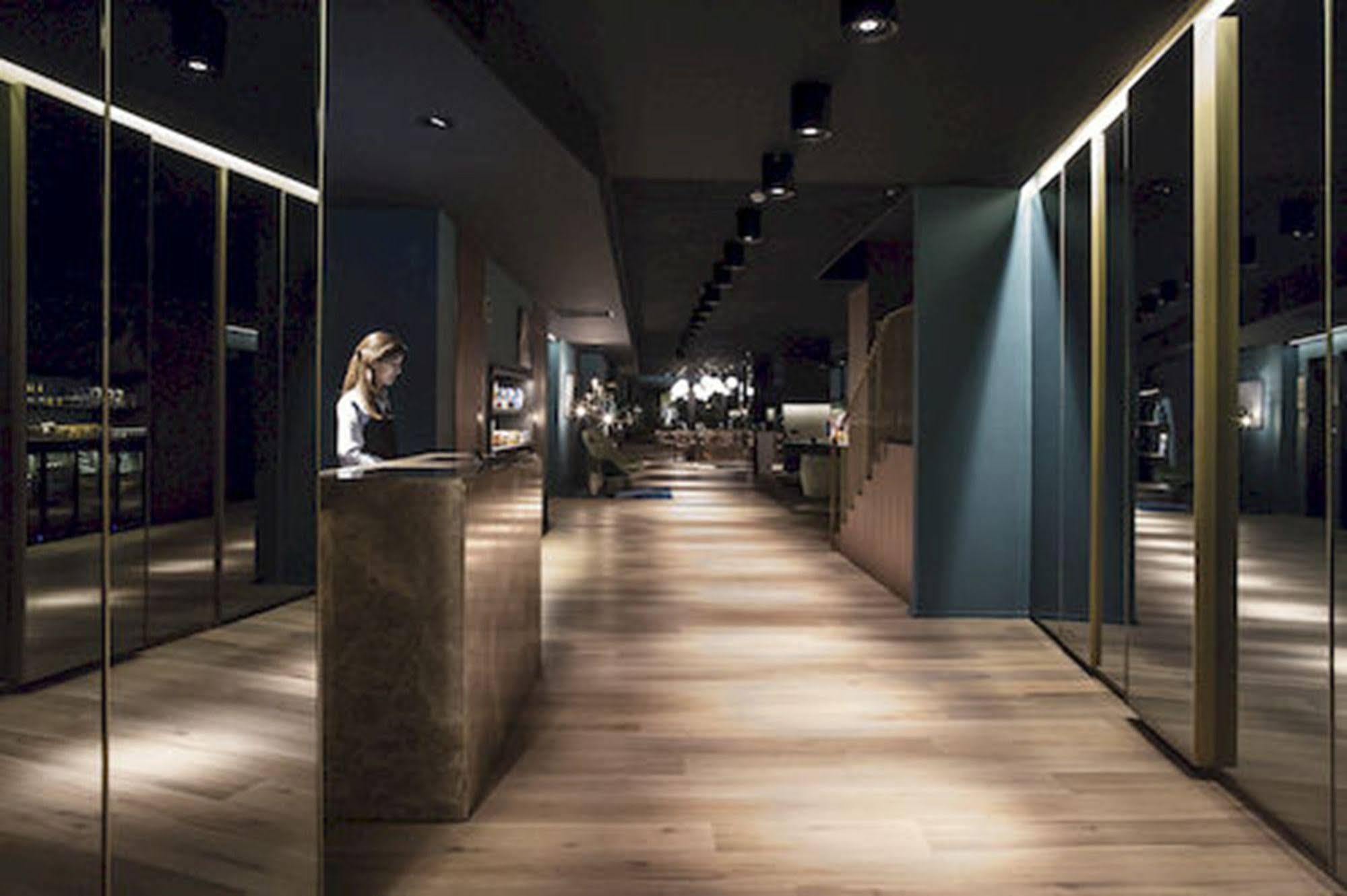 Yurbban Trafalgar Hotel Barcelona Bagian luar foto